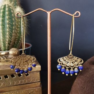 Boucles d'oreilles longues légères lotus lapis lazuli