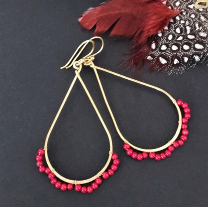 Boucles oreilles goutte corail rouge