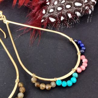 Boucles oreilles goutte pendante multi pierres details