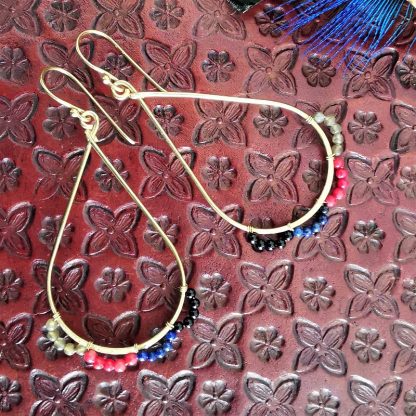 Boucles d'oreilles gouttes pendante multi pierres tons foncés