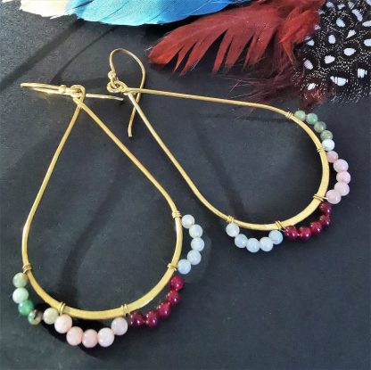 Boucles d'oreilles gouttes multi pierres pastel