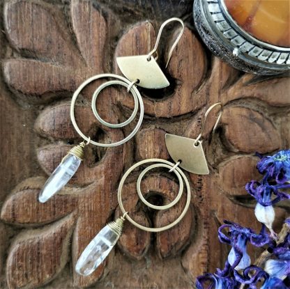 Boucles d'oreilles quartz pendantes cristal de roche details