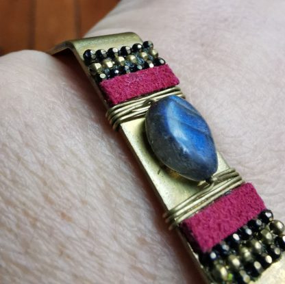 Bracelet jonc réglable Hexagonal labradorite details
