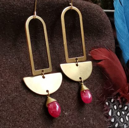 Longues boucles d'oreilles géométriques Jade rubis