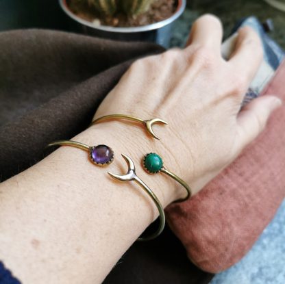 les bracelets joncs lune et pierre porté
