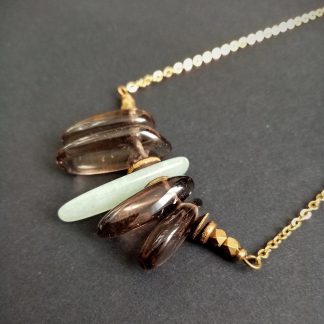 Collier asymétrique smoky menthol details