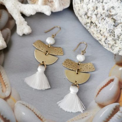 Boucles oreilles lagoon perles eau douce pompon blanche
