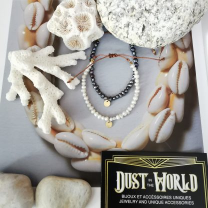 Les bracelets perles naturelles eau douce noires & blanches