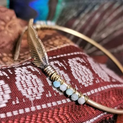bracelet doré jonc plumes amazonite