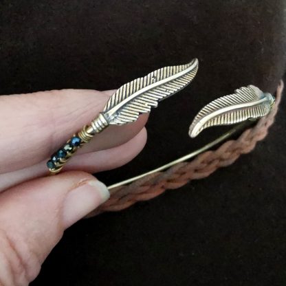 bracelet doré jonc plumes pyrite