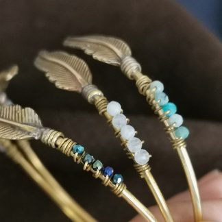 bracelet doré jonc plumes chic pierres