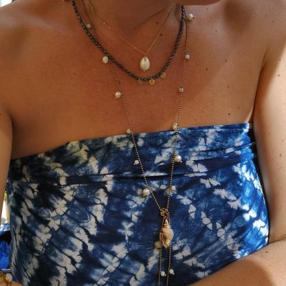 accumulation collier sautoir parles eau douce coquillage
