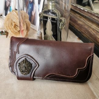 long portefeuille cuir foncé dragon