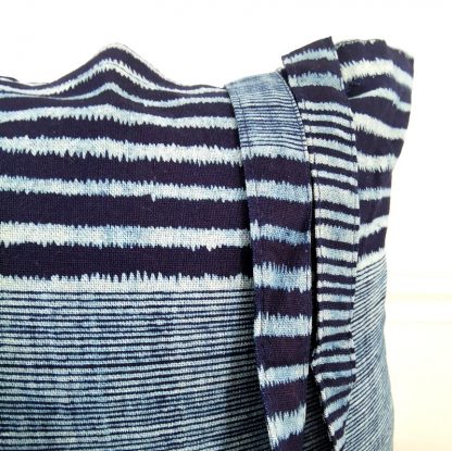 Sac tote bag indigo rayures dépareillées détails