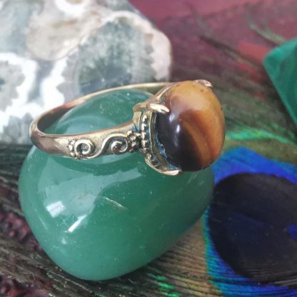 bague cabochon griffes baroque oeil de tigre coté