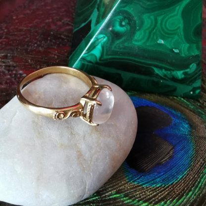 bague cabochon griffes quartz blanc