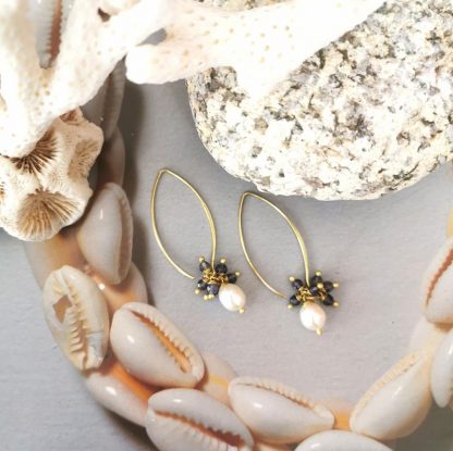 Longues boucles d'oreilles dormeuses perles et grappes pierres – Image 9
