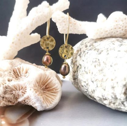 boucles d'oreilles dormeuses perles eau douce noires