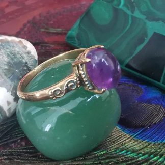 bague cabochon griffes baroque amethyste