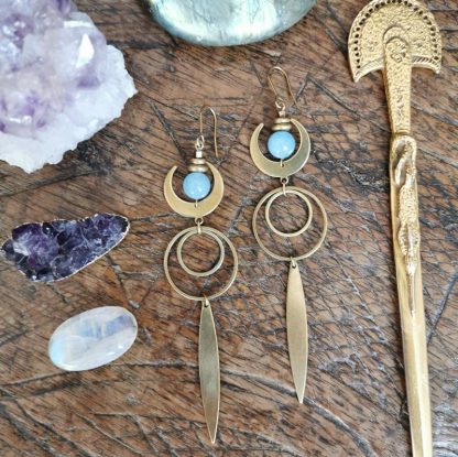 Longues boucles d'oreilles géométrique lune calcédoine