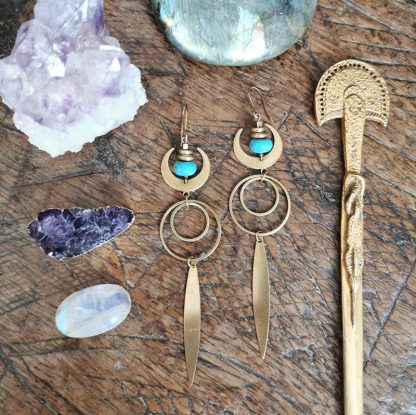 Longues boucles d'oreilles géométrique lune howlite bleue