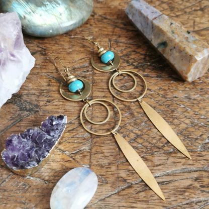 Longues boucles d'oreilles géométrique lune howlite