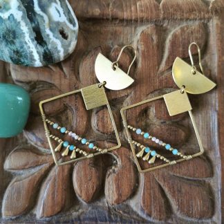 Boucles d'oreilles géométriques,ethnique. Pierres fines arimar & opale rose