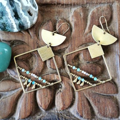 Boucles d'oreilles géométriques, style ethnique. Larimar & opale rose.