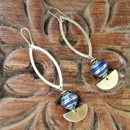 Boucles d'oreilles river coast, perles traditionnelles Népalaises marqueterie lapis lazuli & turquoise