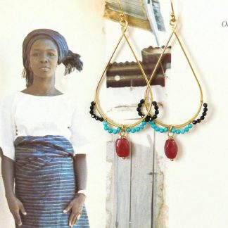 Longues boucles d'oreilles goutte multi-pierres fines, dentelle, jade rubis, spinel, howlite bleue