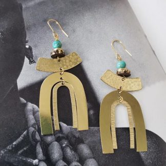 Boucles d'oreilles gold rainbows, arch, modernes, géométrie, pierres fines, larimar.