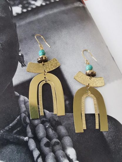 Boucles d'oreilles gold rainbows, arch, modernes, géométrie, pierres fines, larimar.