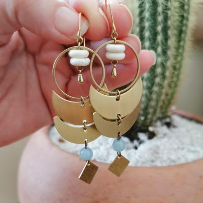Grande boucles d'oreilles calcédoine clear moons gold