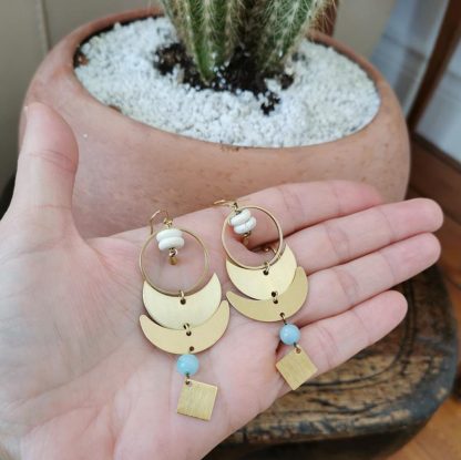 Grande boucles d'oreilles calcédoine clear moons gold magique