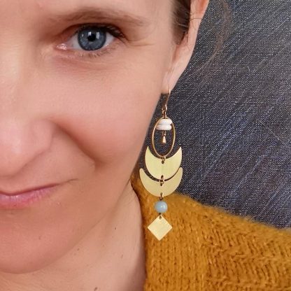 Grande gold boucles d'oreilles calcédoine clear moons