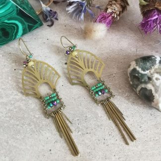 boucles oreilles divine medusa pendante en heishi verte et cristal-longues bohème et ethnique
