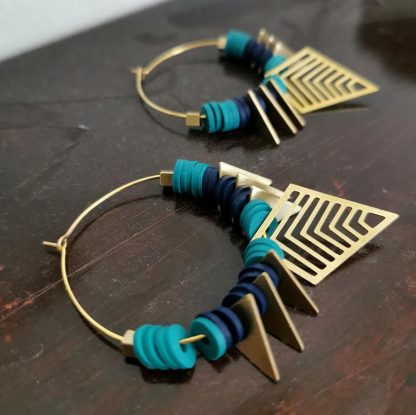 Boucles d'oreilles créoles de taille moyenne, colorées, perle heishi, dorées, bleue