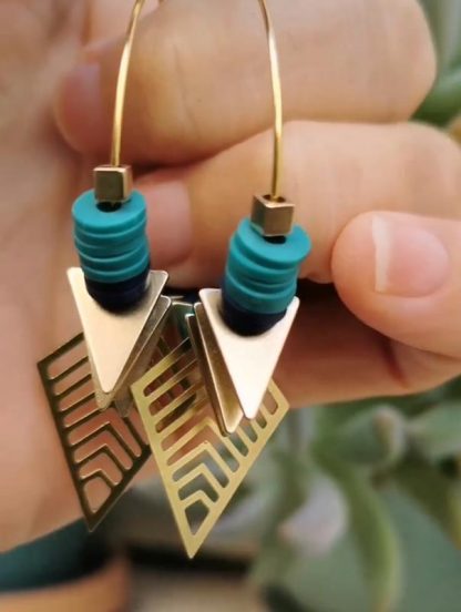 Boucles d'oreilles créoles de taille moyenne, colorées, perle heishi, dorées, bleue, face
