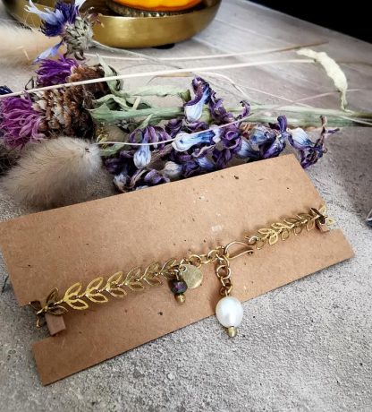 bracelet nacre abalone,avec chaine et fermoir composé d'une perle d'eau douce