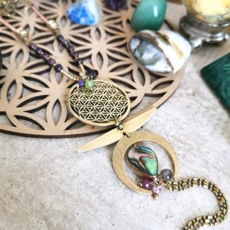 Sautoir ethnique avec pendentif fleur de vie et pierres naturellesfabrication artisanale et unique