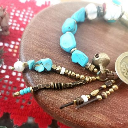 zoom sur les breloques du bracelet amulettes