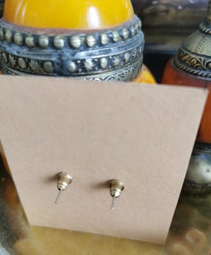 Fermoirs, boucles oreilles clous, de style ethnique dorées