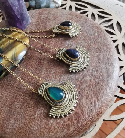 Les pendentifs ethniques et tribaux, Parvati en pierres fines avec motifs