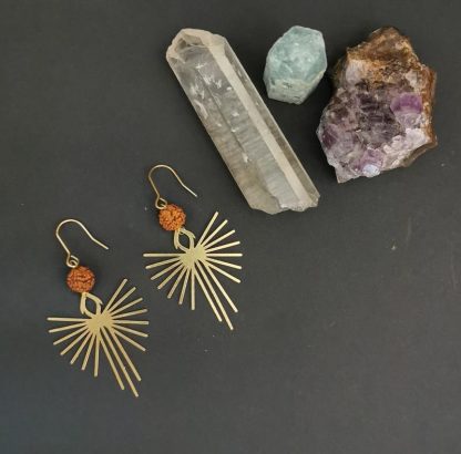 Boucles d'oreilles Sphynx graines de rudraksha