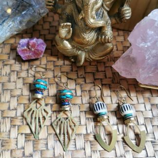 Les boucles d'oreilles isis