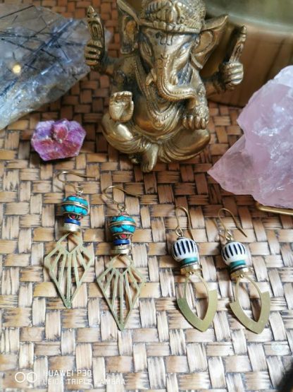 Les boucles d'oreilles isis