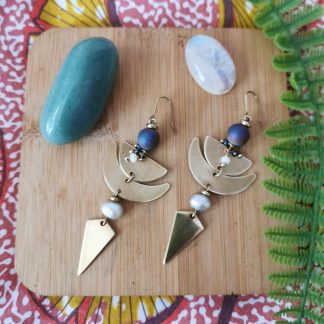 les boucles d'oreilles white raven