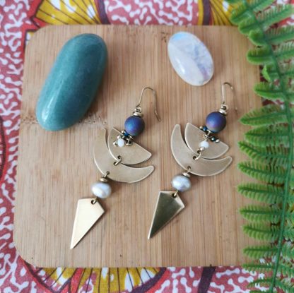 les boucles d'oreilles white raven
