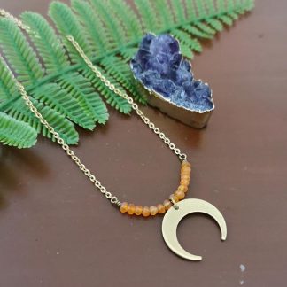 Les colliers croissant de lune cornaline