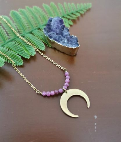Les colliers croissant de lune rubis